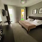 Santa Monica Hotel Mikołajki